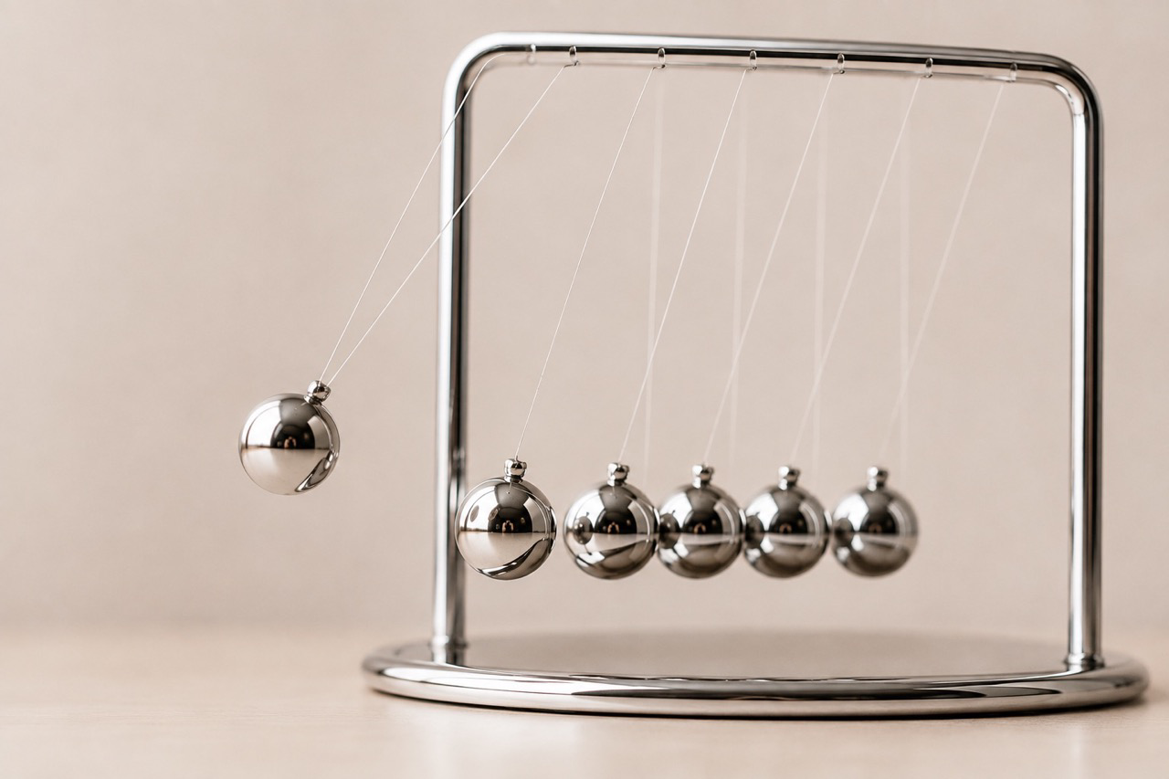 Newton-Pendel als Symbol für Bewegung und Veränderung